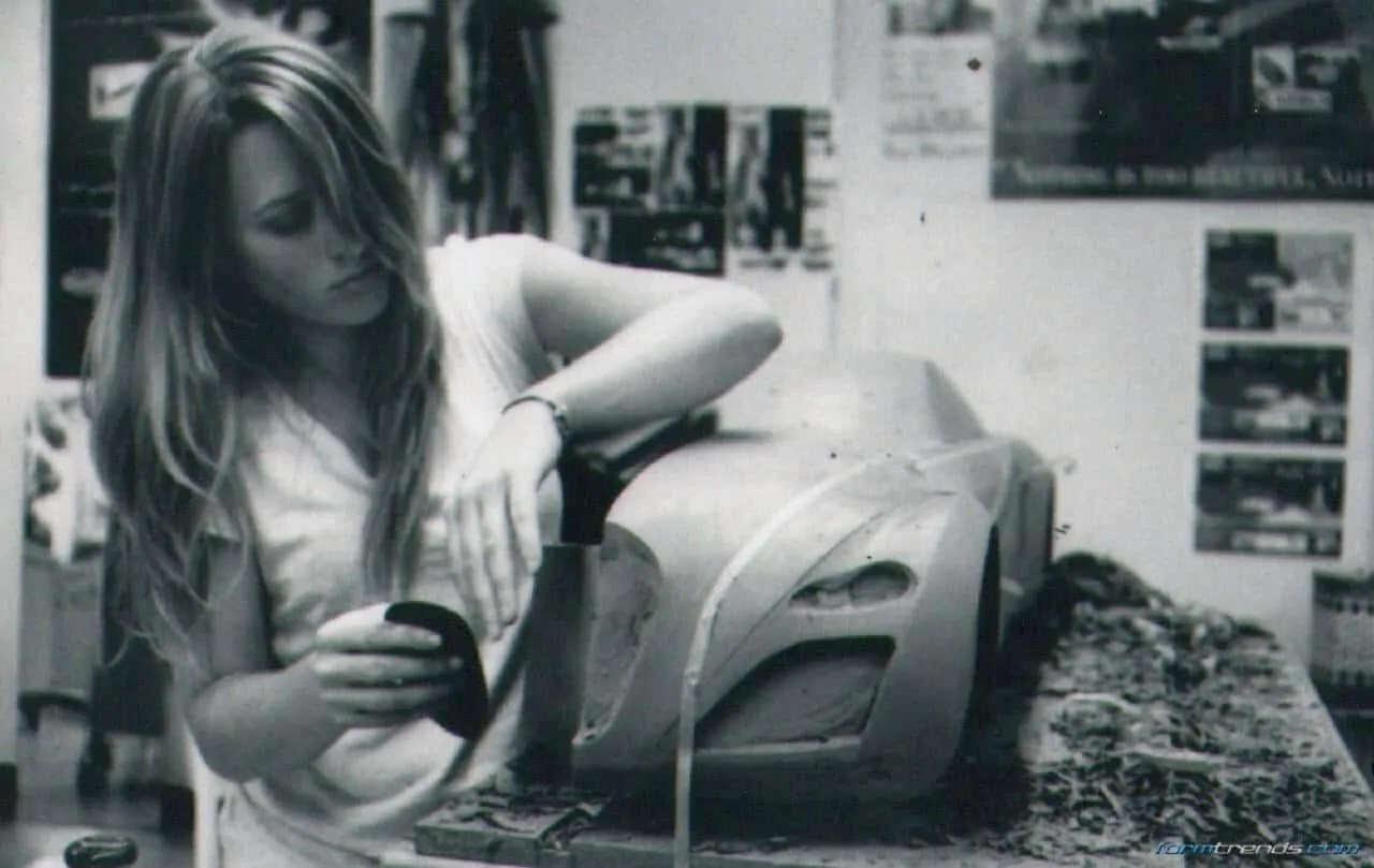 Maeva Ribas works on her 5th scale Bugatti model